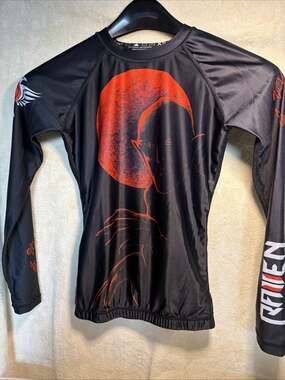 Awesome RAVEN FIGHT WEAR - Women XS Athletic MMA Performance Shirt